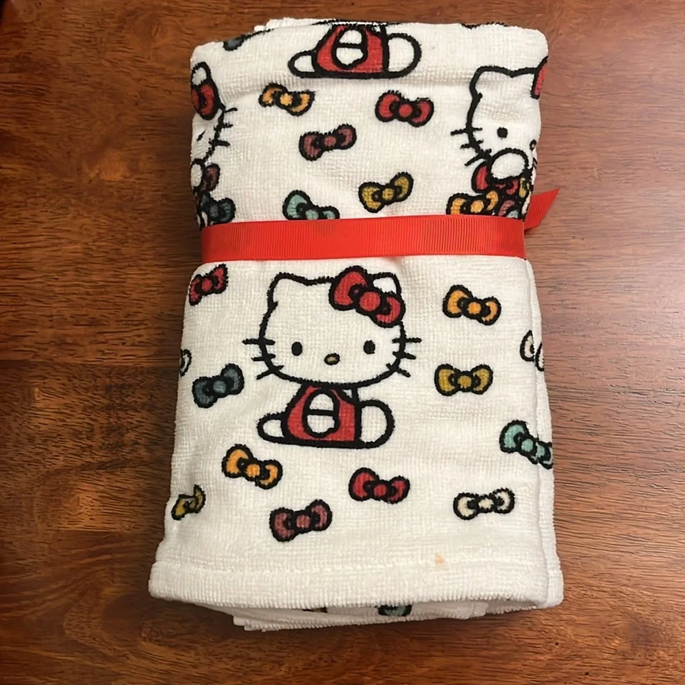 NWT Hello Kitty Hand Towel 2 Pack